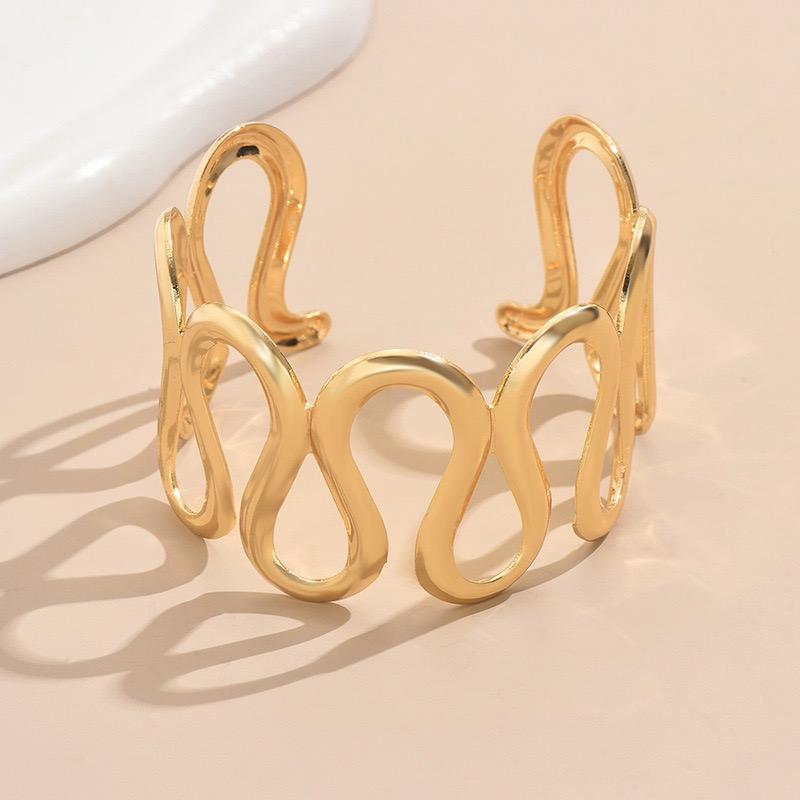 Wavy Statement Handcuff