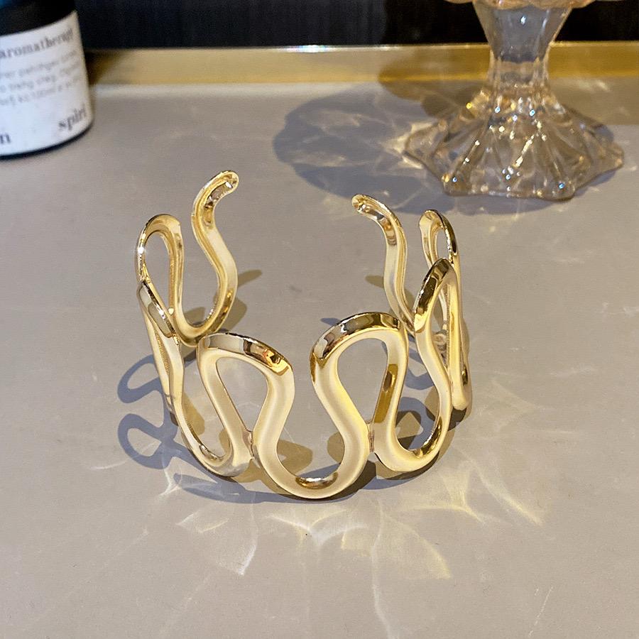 Wavy Statement Handcuff