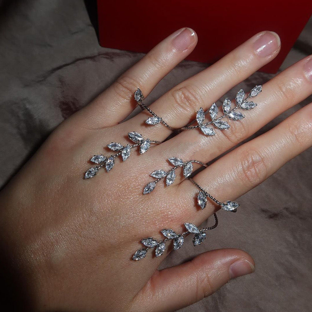 Sabrina Carpenter Core!Hand Jewellery